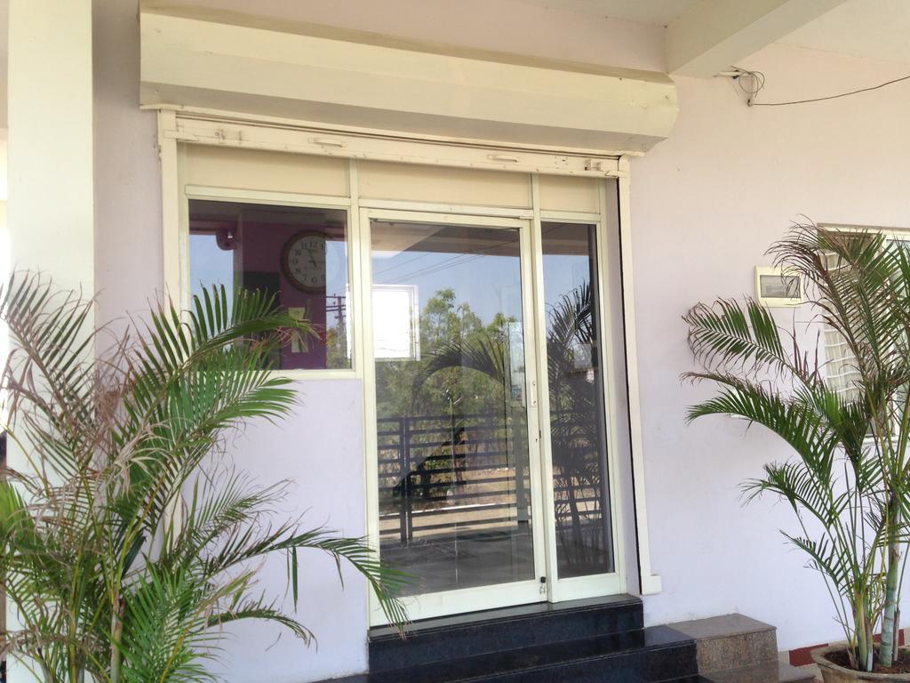 Oyo 4355 Goodland Inn Csennai Kültér fotó