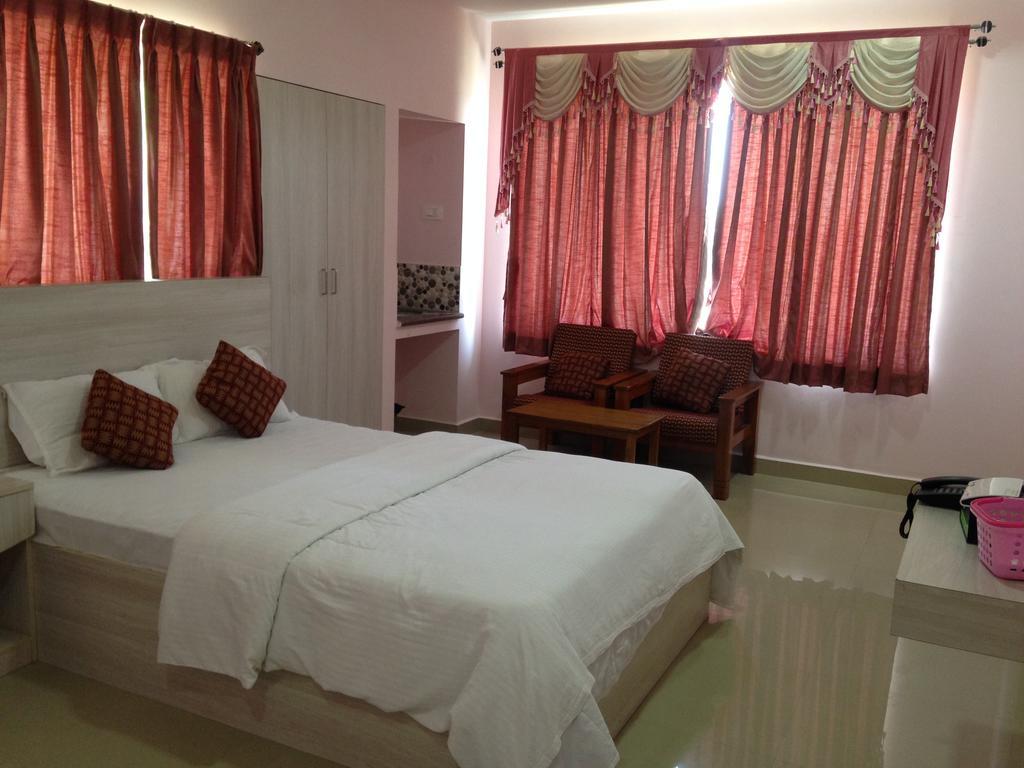 Oyo 4355 Goodland Inn Csennai Kültér fotó